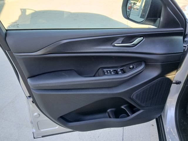 New 2025 Jeep Grand Cherokee L Laredo w/ Luxury Tech Group I AWD/4WD image 12