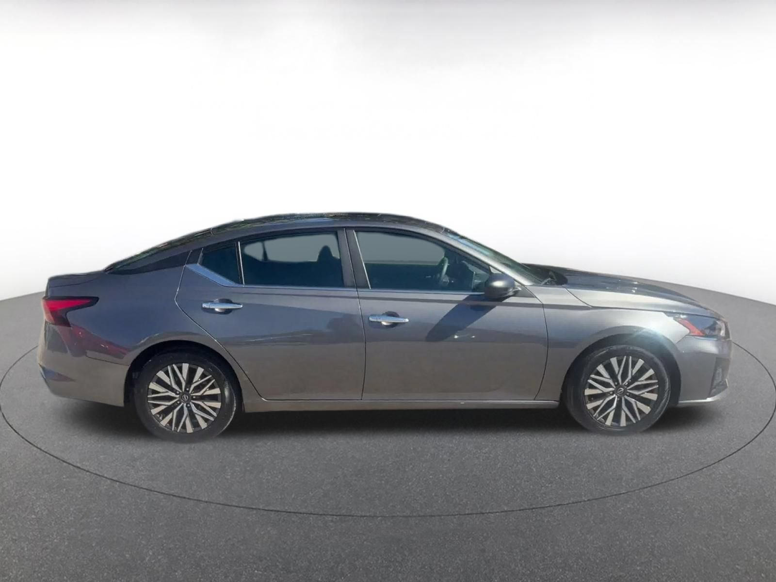 Used 2025 Nissan Altima 2.5 SV FWD image 15