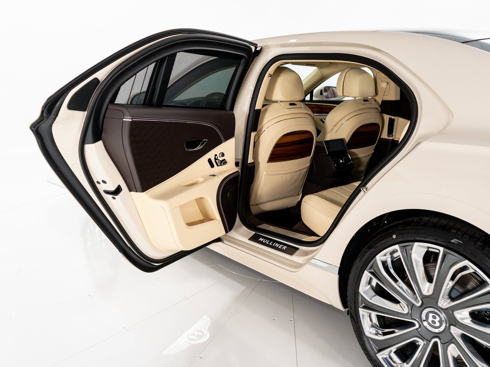 New 2025 Bentley Flying Spur Plug-In Hybrid image 41