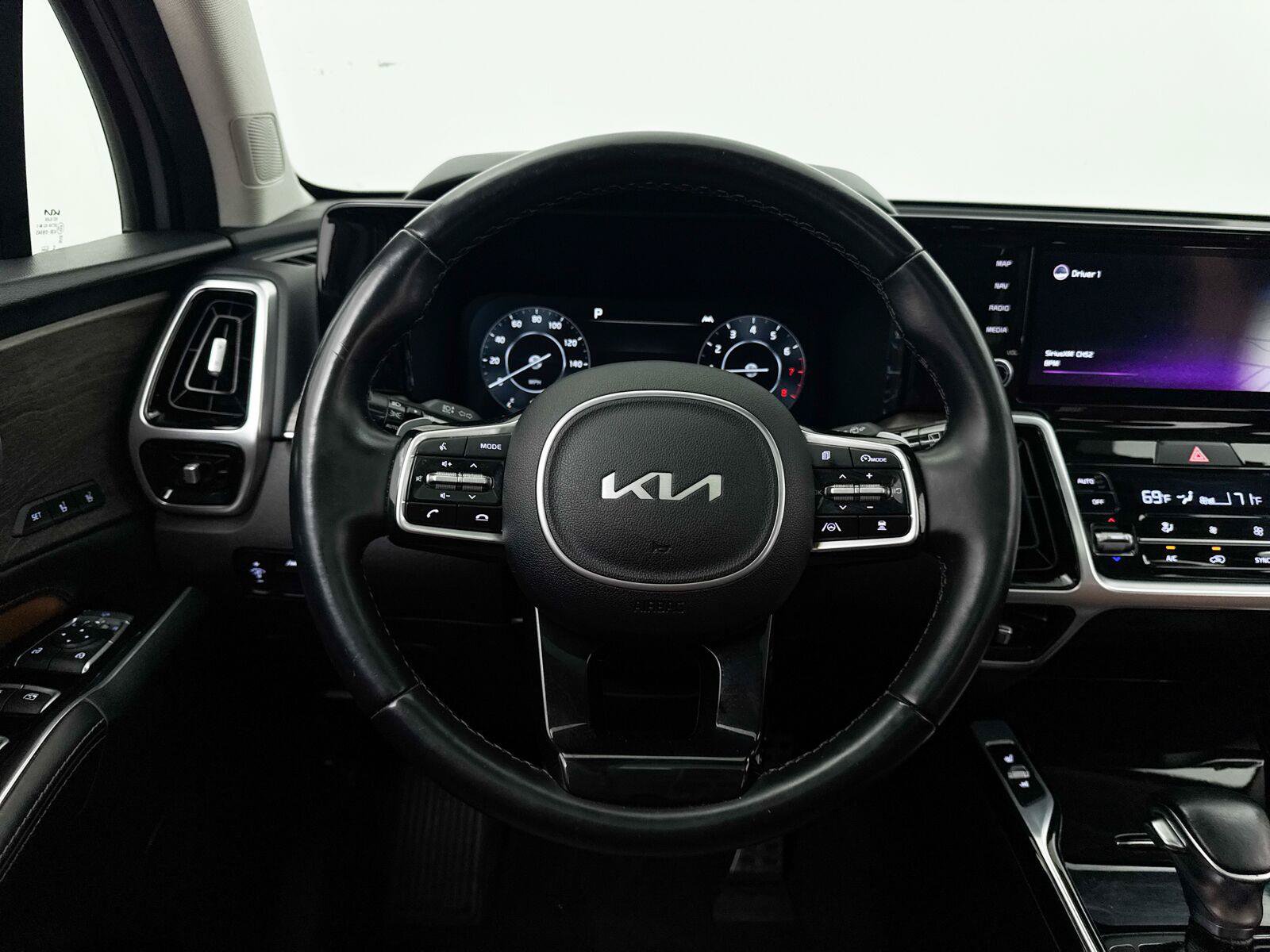 Used 2022 Kia Sorento SX Prestige w/ Rust Color Package AWD/4WD image 4