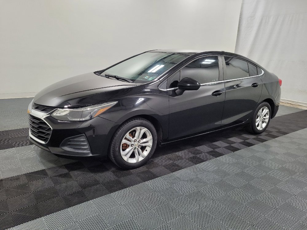 Used 2019 Chevrolet Cruze LT w/ Convenience Package FWD image 2