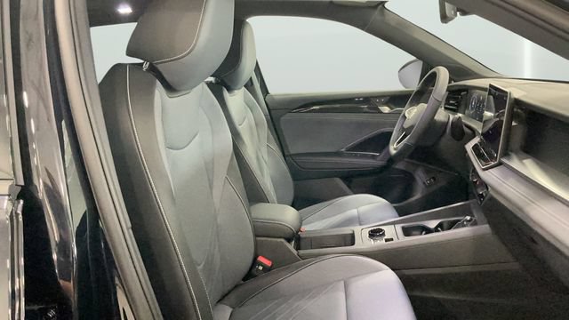 New 2026 Volkswagen Tiguan SE R-Line AWD/4WD image 13