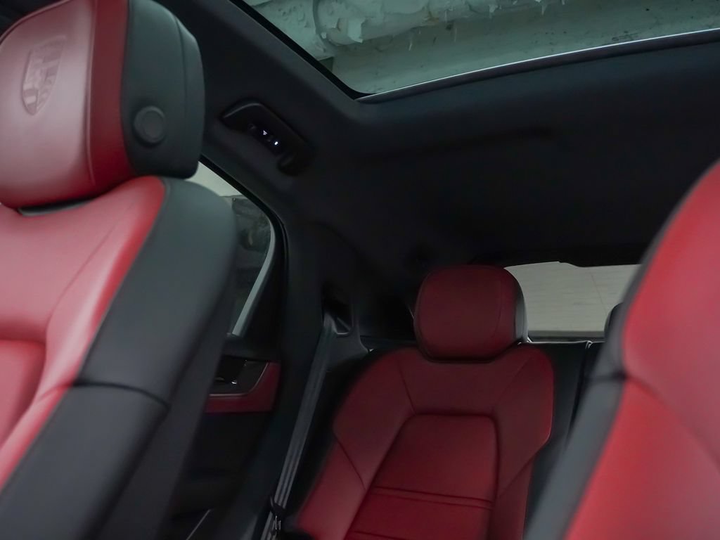 Certified 2026 Porsche Cayenne Coupe AWD/4WD image 36