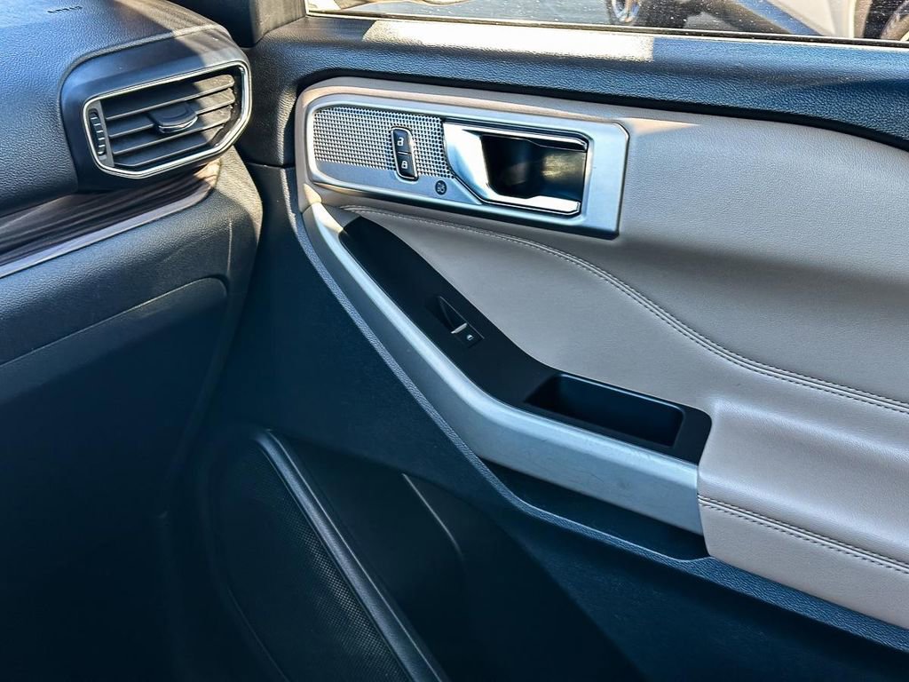 Used 2021 Ford Explorer Limited w/ Equipment Group 301A image 28