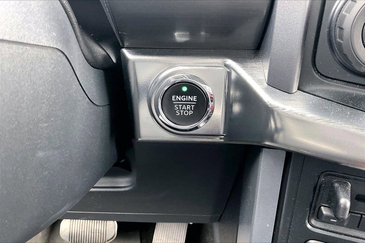 Used 2022 Ford F150 Lariat w/ Trailer Tow Package image 28