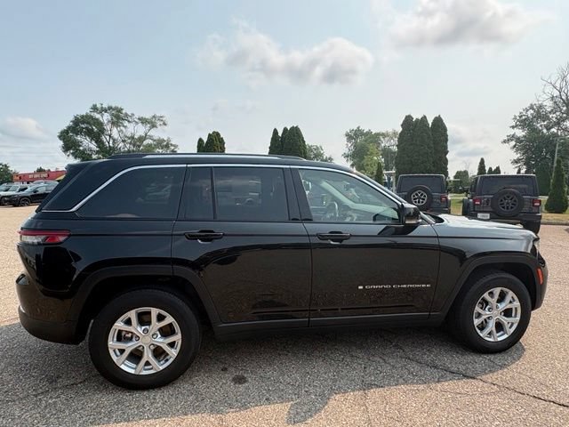Used 2023 Jeep Grand Cherokee Limited AWD/4WD image 6