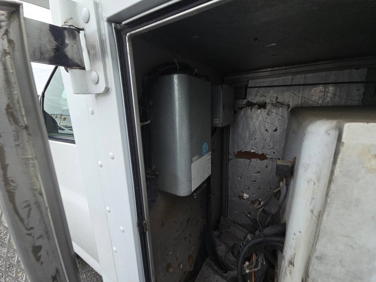 Used 2009 Chevrolet Express 3500 RWD image 33