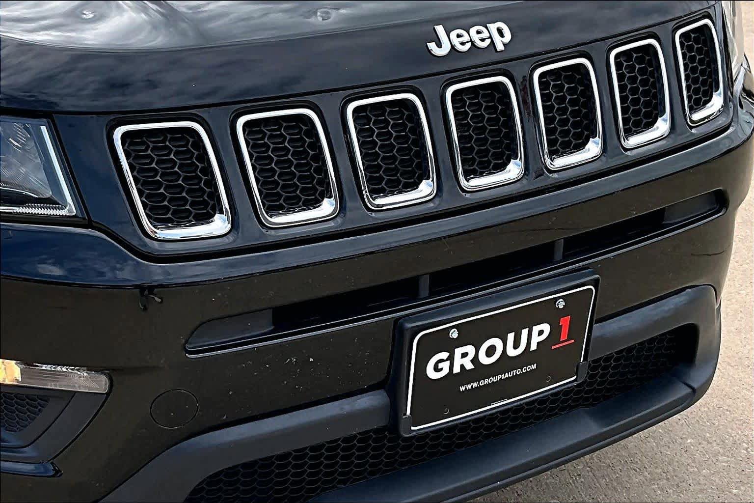 Used 2018 Jeep Compass Latitude FWD image 30