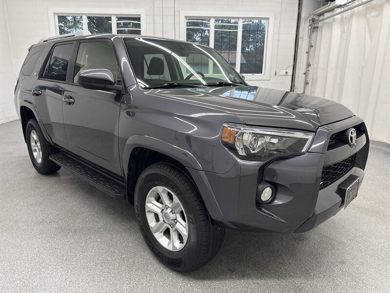 Used 2018 Toyota 4Runner SR5 AWD/4WD image 3