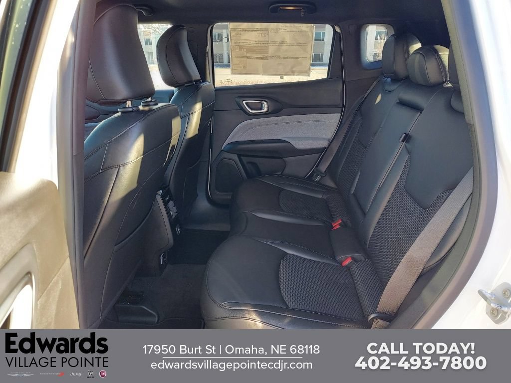 New 2023 Jeep Compass Latitude w/ Mopar Graphics Package AWD/4WD image 24