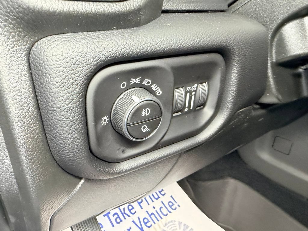 New 2026 RAM 2500 Laramie AWD/4WD image 18