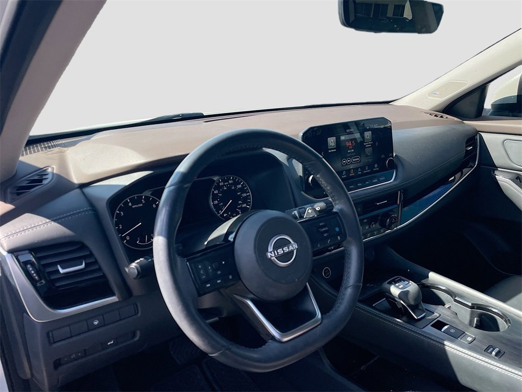 Used 2023 Nissan Rogue SL w/ SL Premium Package image 11