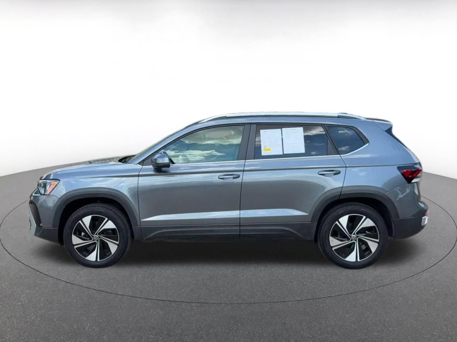 Used 2026 Volkswagen Taos SE AWD/4WD image 8