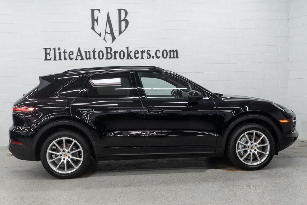Used 2023 Porsche Cayenne AWD/4WD image 5