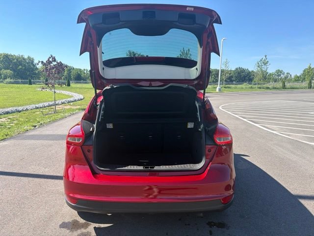 Used 2017 Ford Focus SE w/ Cold Weather Package FWD image 10