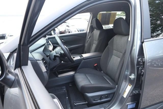 Certified 2025 Nissan Rogue SV FWD image 8