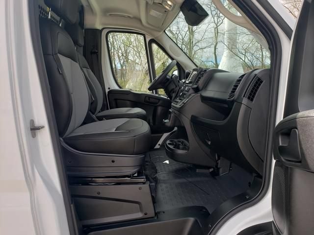 Used 2025 RAM ProMaster 2500 w/ Convenience Group FWD image 17