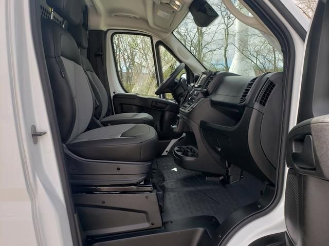 Used 2025 RAM ProMaster 2500 w/ Convenience Group image 17