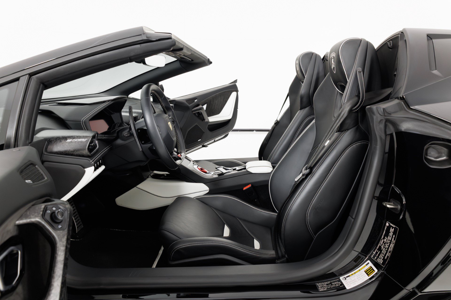 Used 2021 Lamborghini Huracan EVO RWD image 17