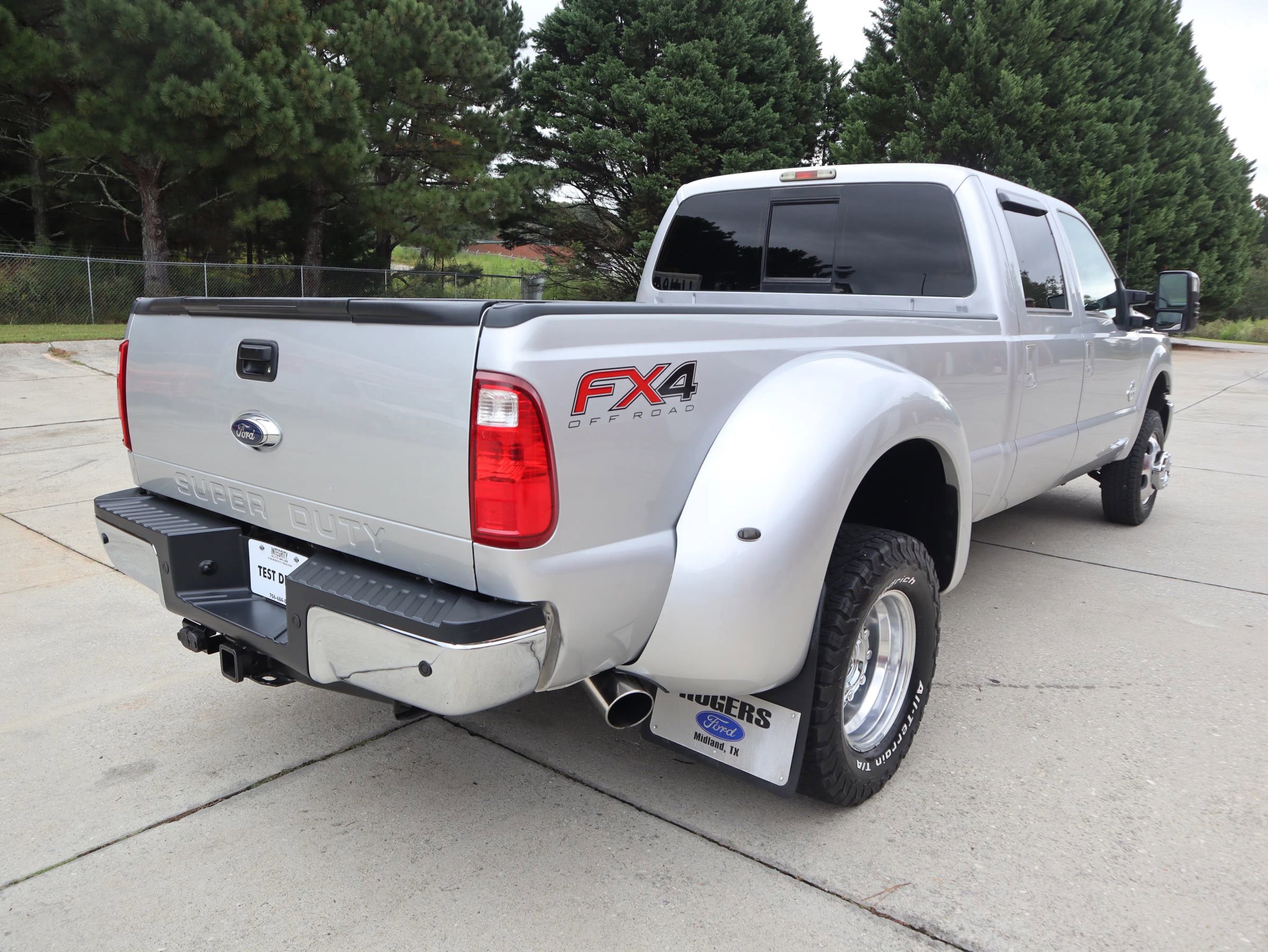 Used 2015 Ford F350 Lariat w/ Lariat Interior Package image 6