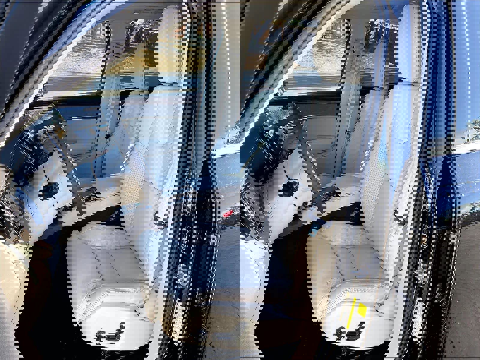 New 2026 Volvo XC90 T8 Ultra w/ Lounge Package image 11