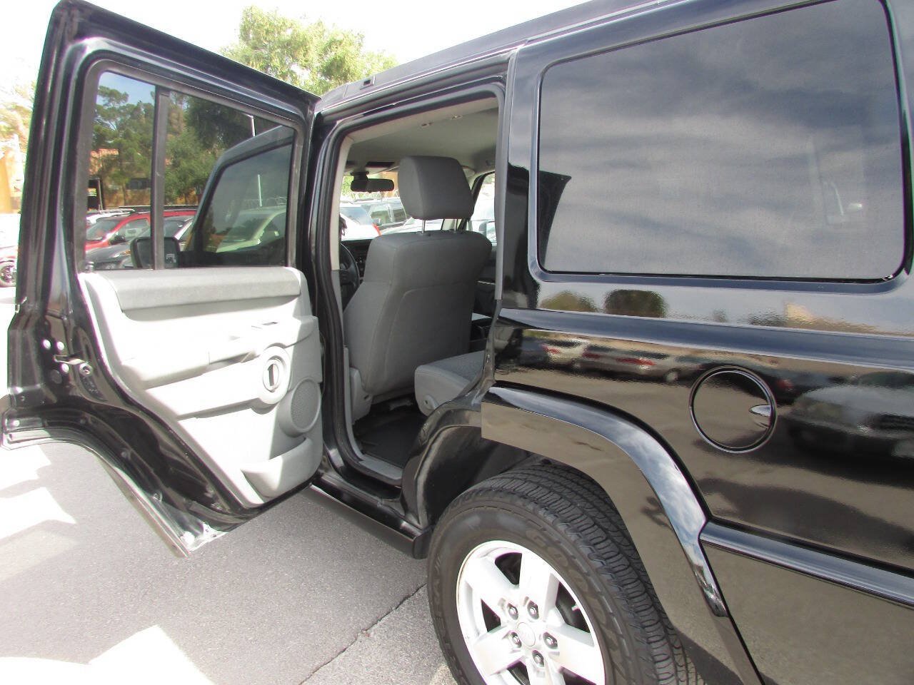 Used 2007 Jeep Commander Sport RWD image 15