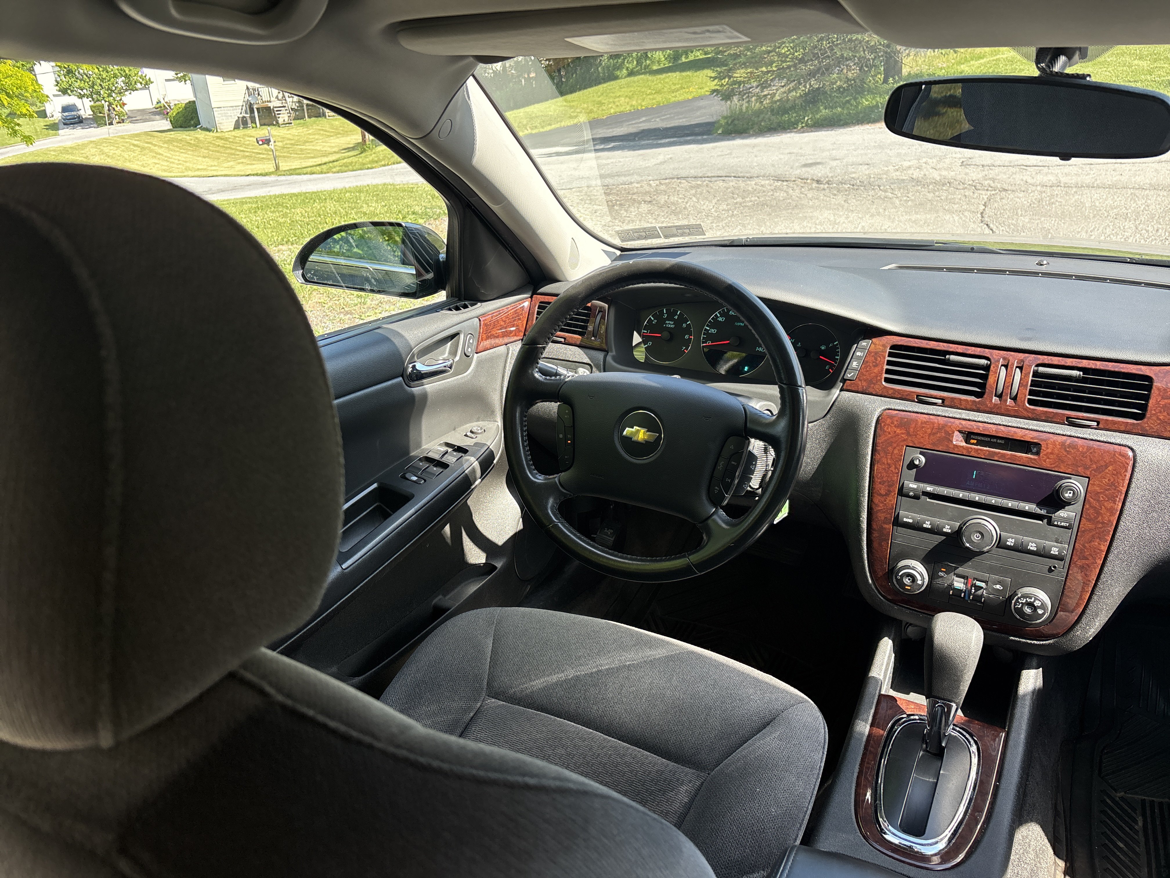 Used 2011 Chevrolet Impala LT FWD image 2