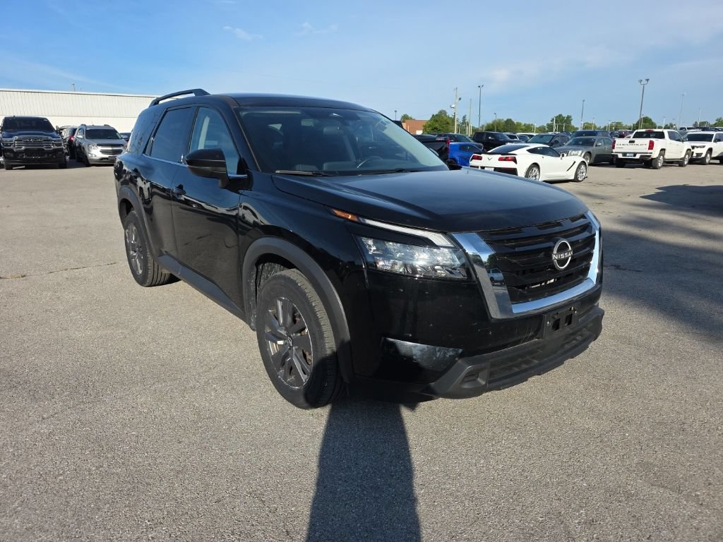 Used 2025 Nissan Pathfinder SV AWD/4WD image 2