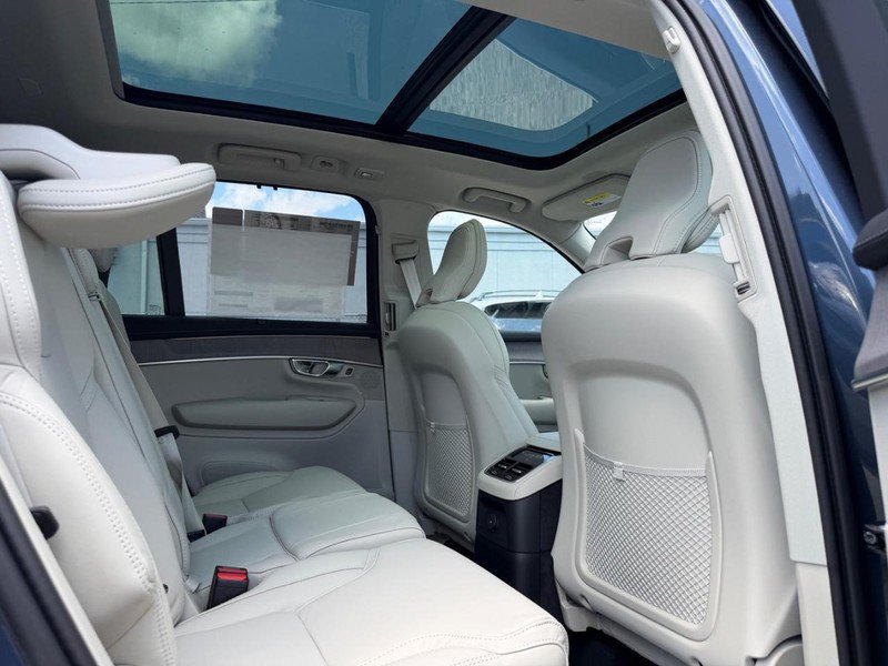 New 2026 Volvo XC90 T8 Ultra w/ Protection Package Premier AWD/4WD image 4