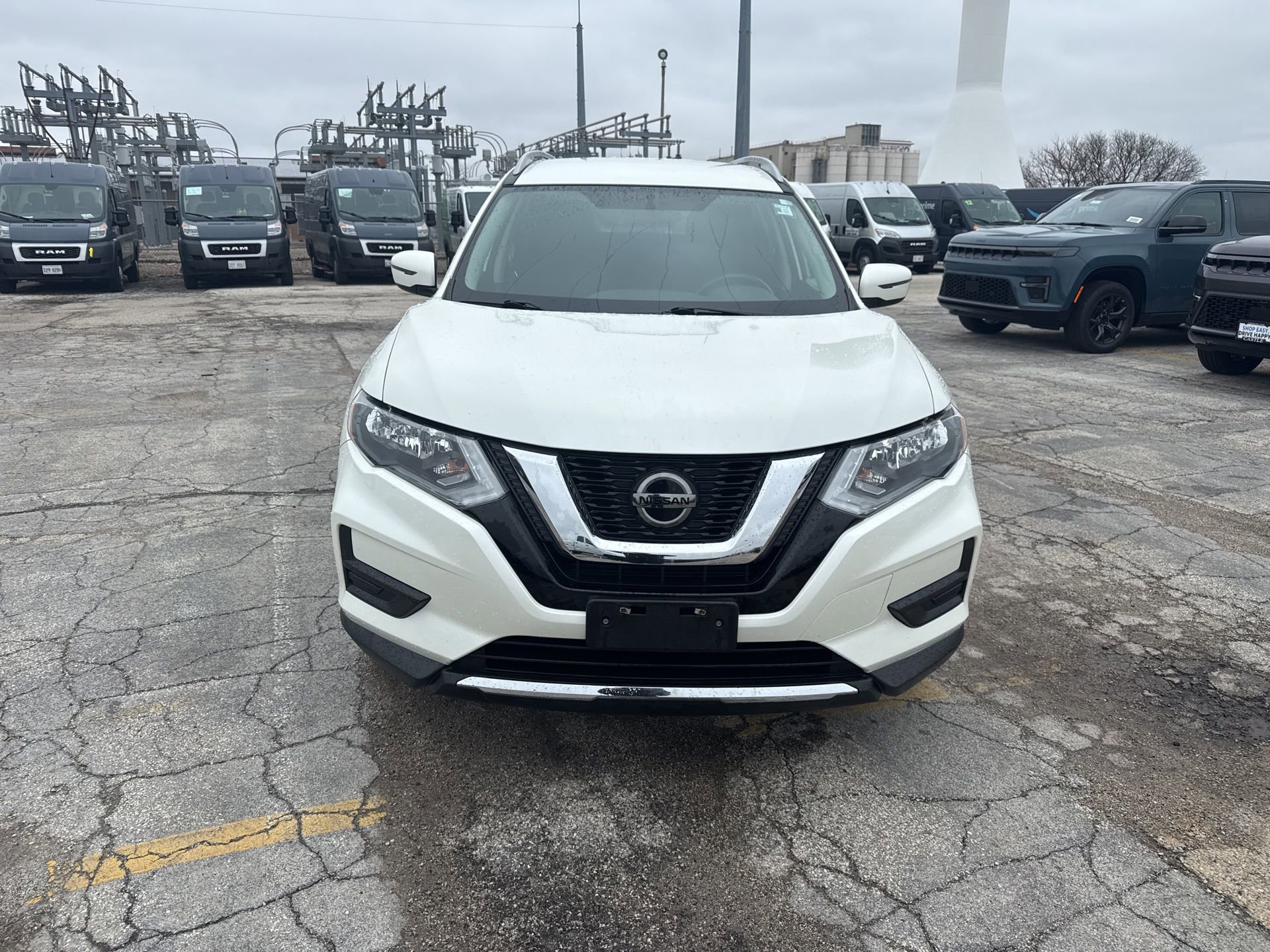 Used 2018 Nissan Rogue SV image 2