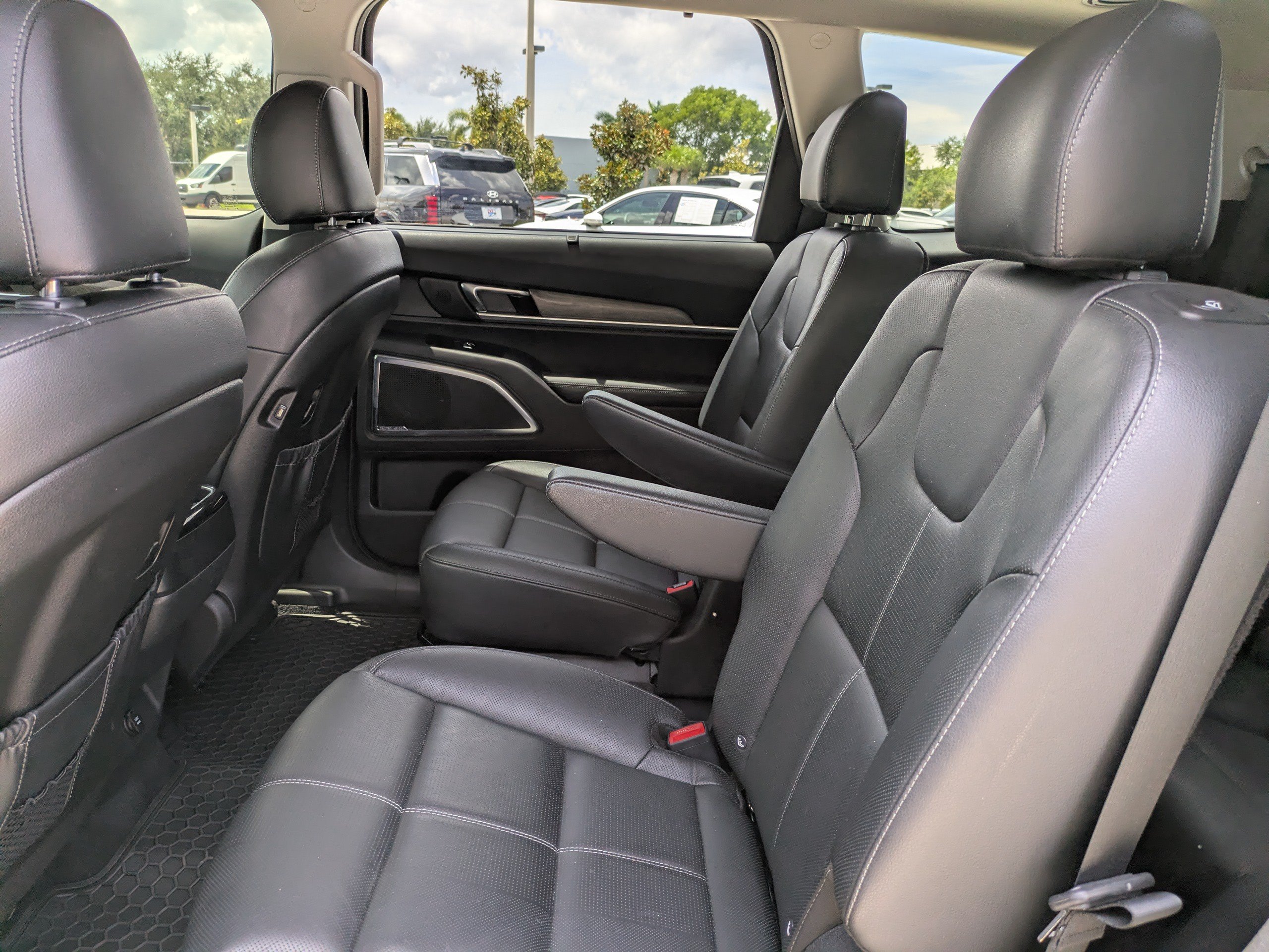 Used 2021 Kia Telluride SX w/ Towing Package FWD image 14