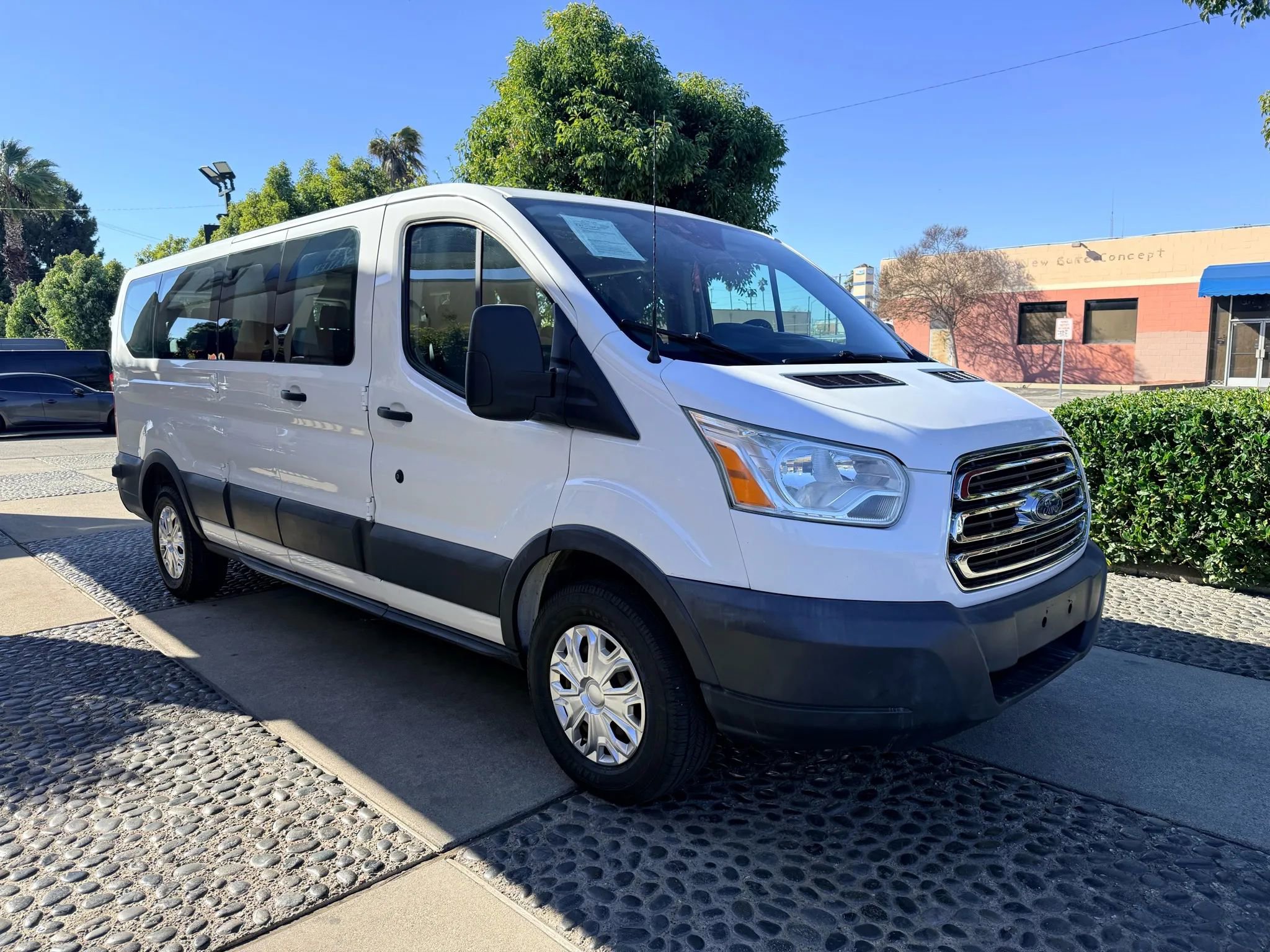 Used 2015 Ford Transit 350 XLT RWD image 3