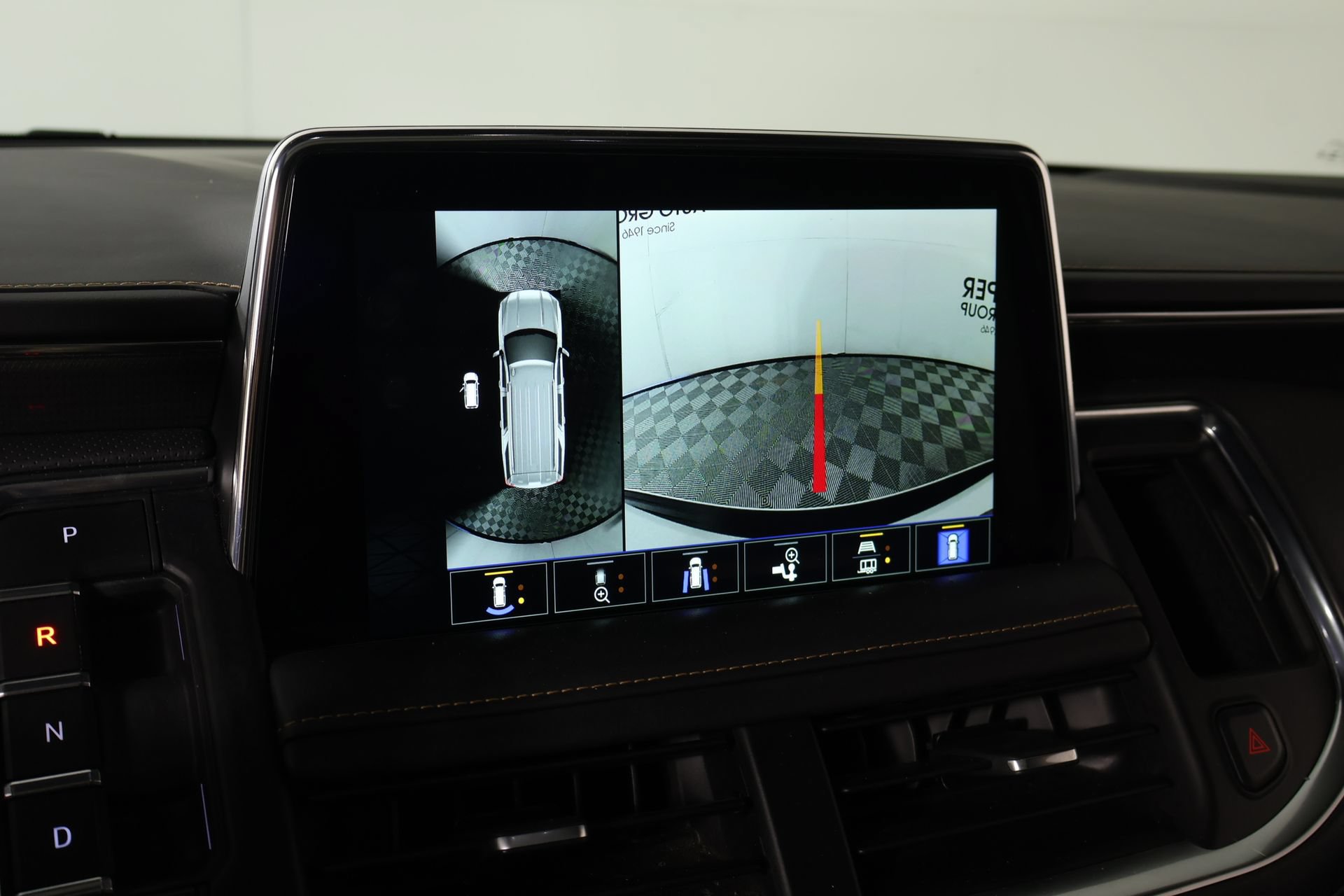 Used 2023 GMC Yukon XL AT4 w/ AT4 Premium Plus Package AWD/4WD image 6