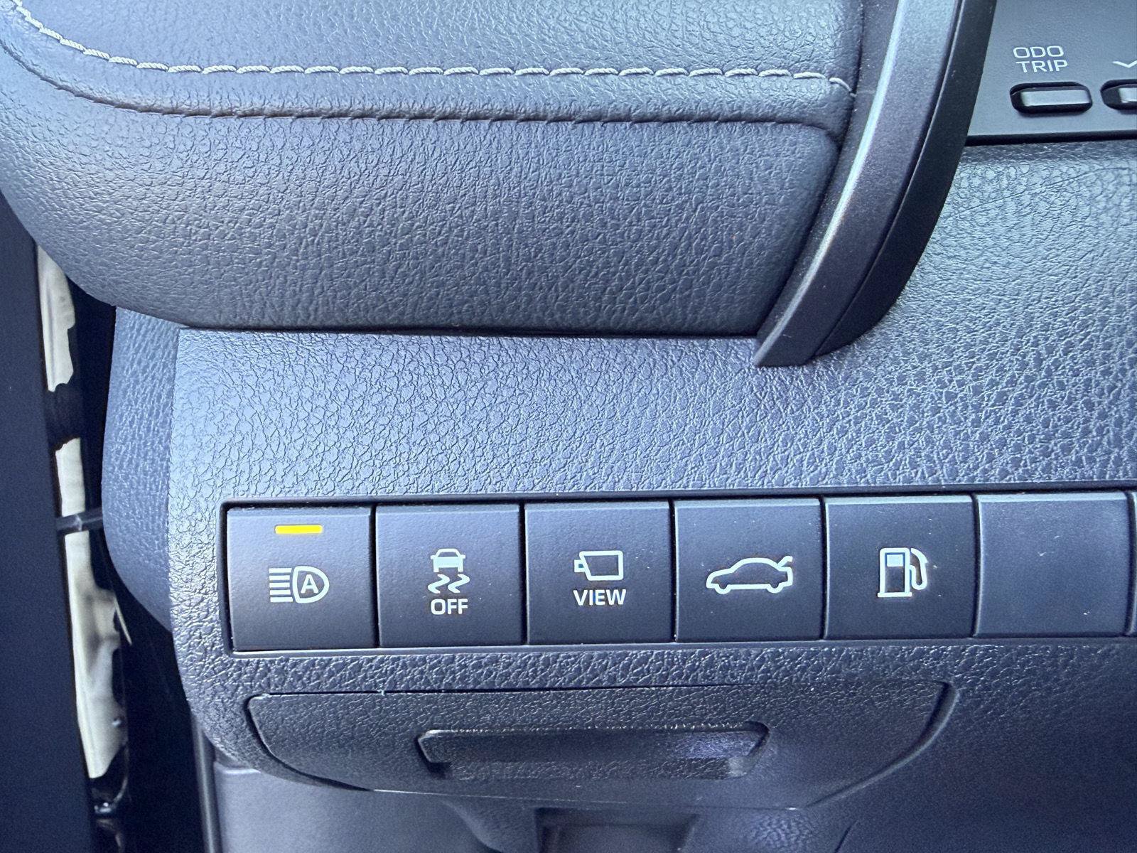 Used 2018 Toyota Camry XSE FWD image 22