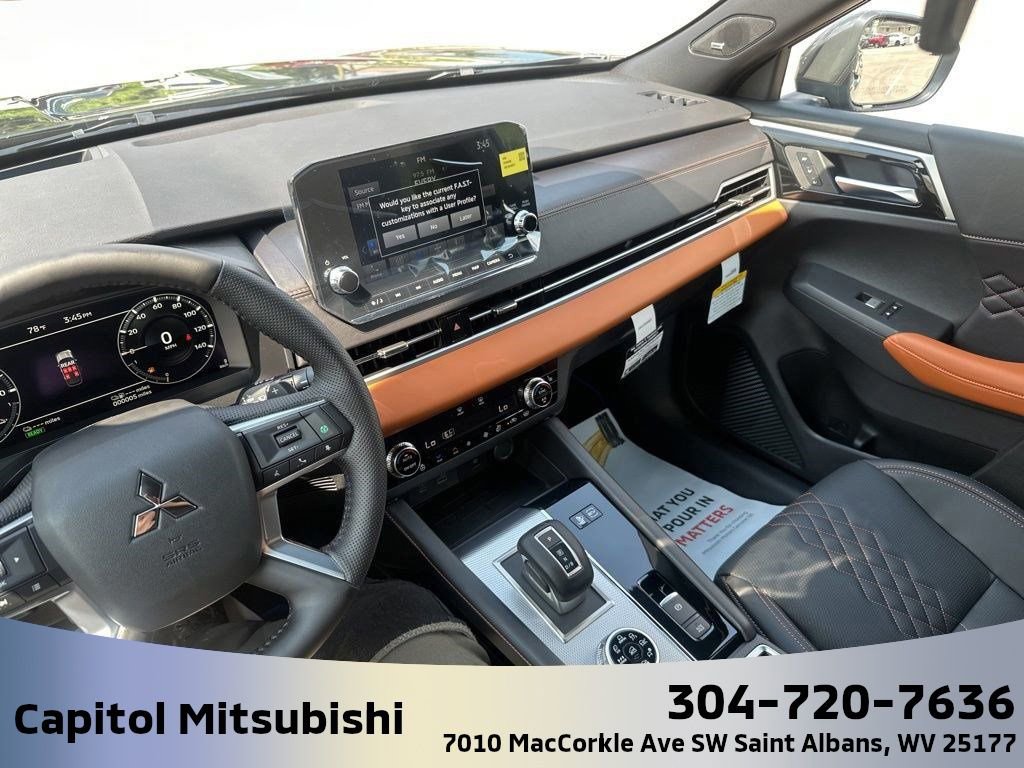 New 2025 Mitsubishi Outlander SEL image 24