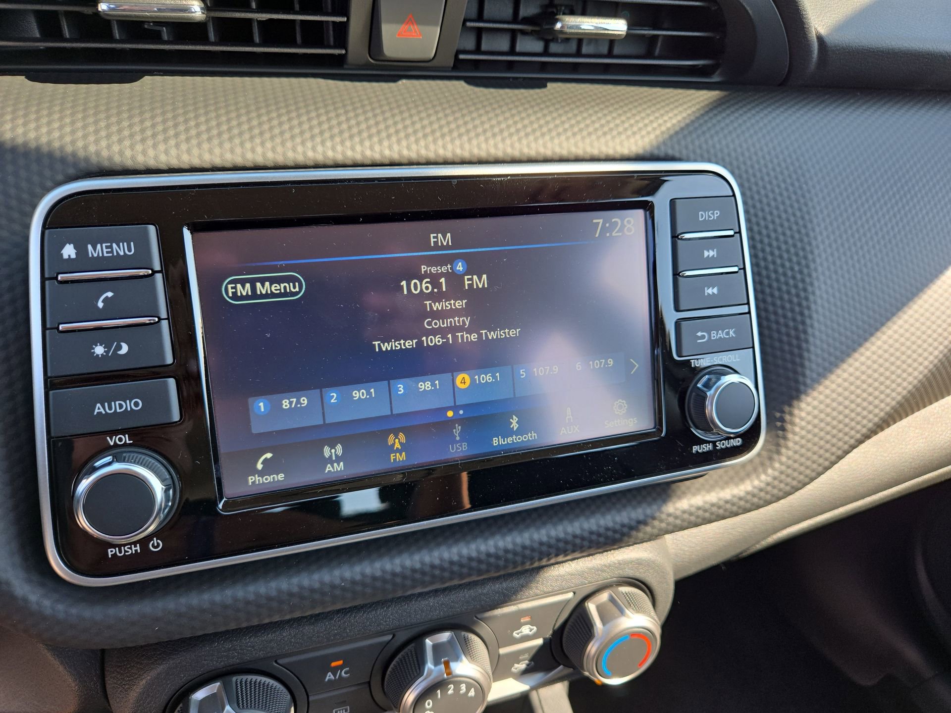 New 2025 Nissan Kicks Play S image 23