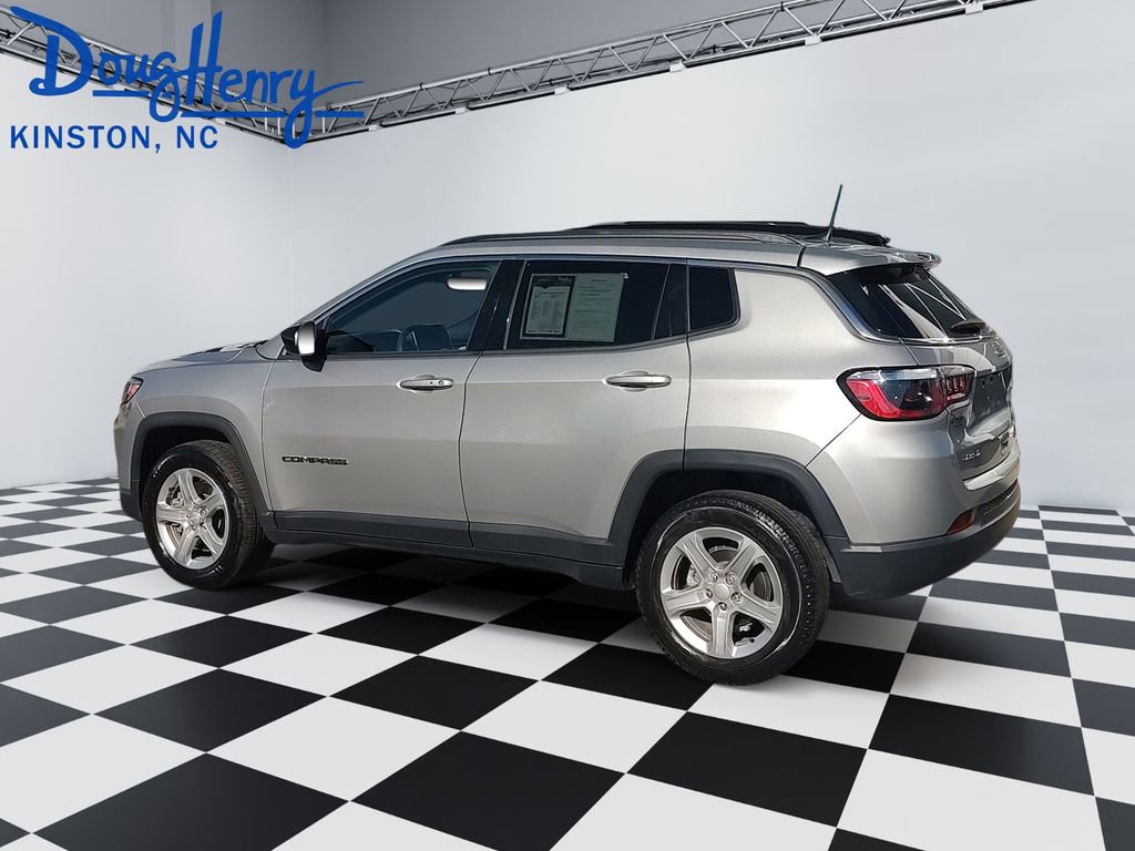 Used 2024 Jeep Compass Latitude image 3