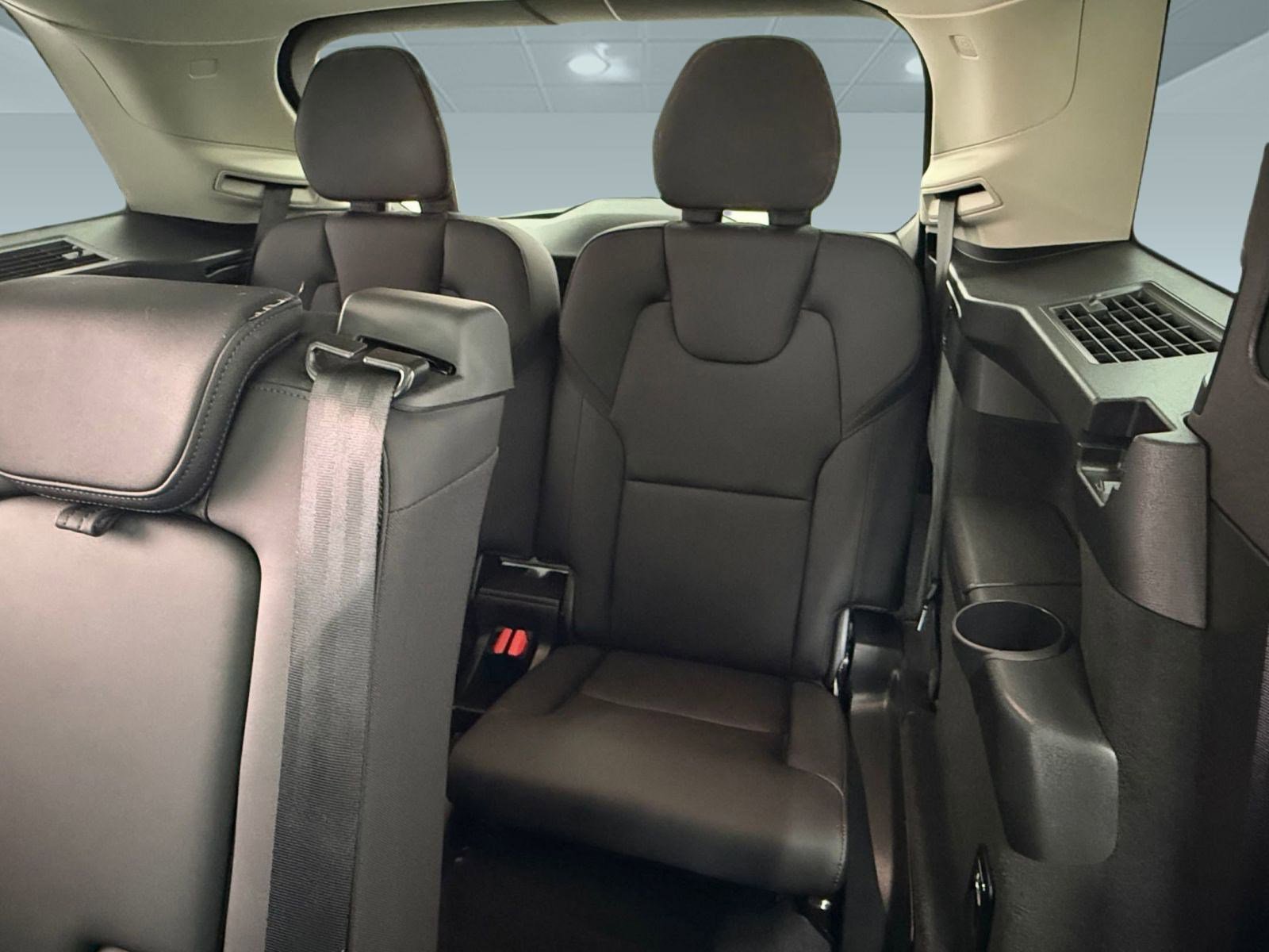 Used 2025 Volvo XC90 B6 Plus image 23