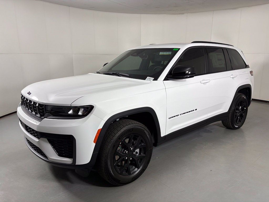 New 2026 Jeep Grand Cherokee Altitude RWD image 4