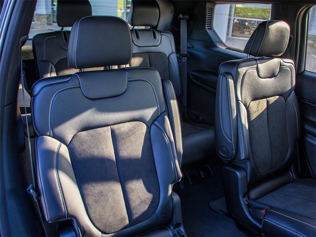 Used 2025 Jeep Grand Cherokee L Altitude image 19