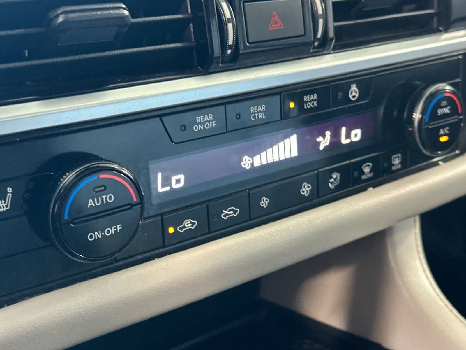 Used 2022 Nissan Pathfinder SL w/ SL Premium Package FWD image 22