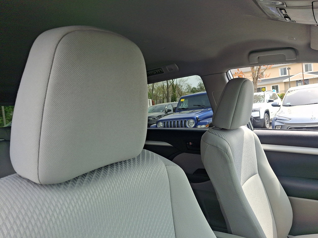 Used 2019 Toyota Highlander LE image 13