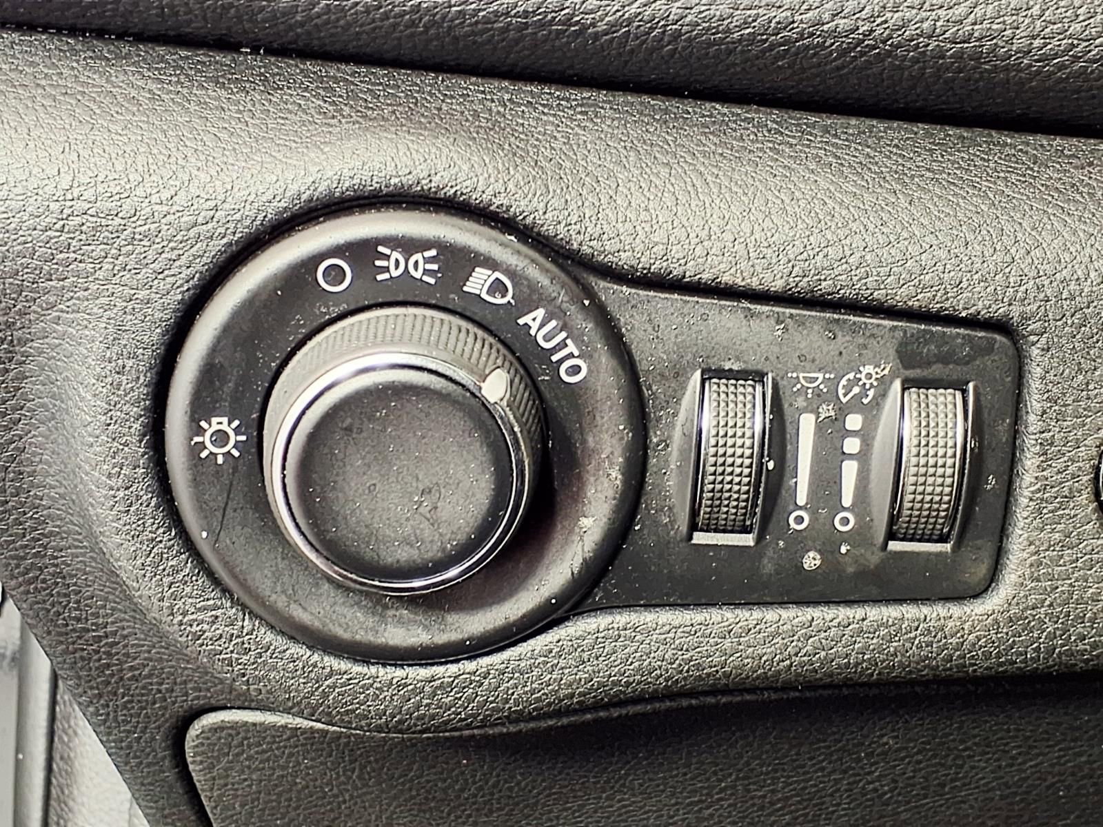 Used 2016 Chrysler 200 Limited w/ Convenience Group image 15