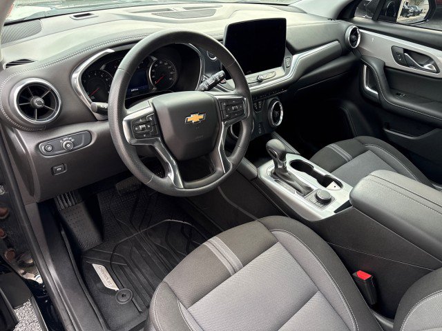 Used 2025 Chevrolet Blazer LT w/ Driver Confidence Package FWD image 16