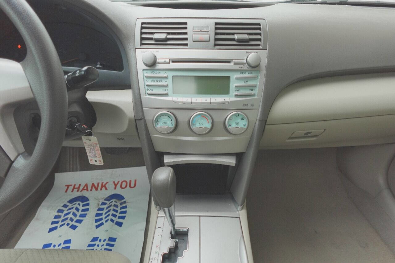 Used 2007 Toyota Camry LE FWD image 12