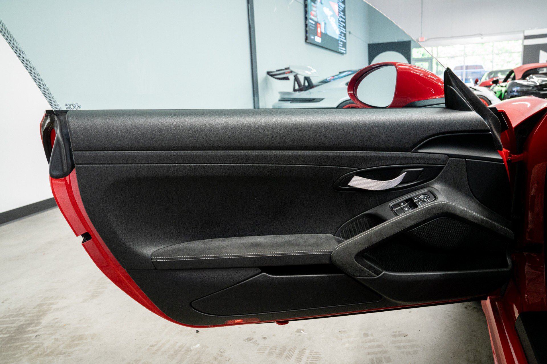 Used 2020 Porsche 718 Cayman GT4 RWD image 40
