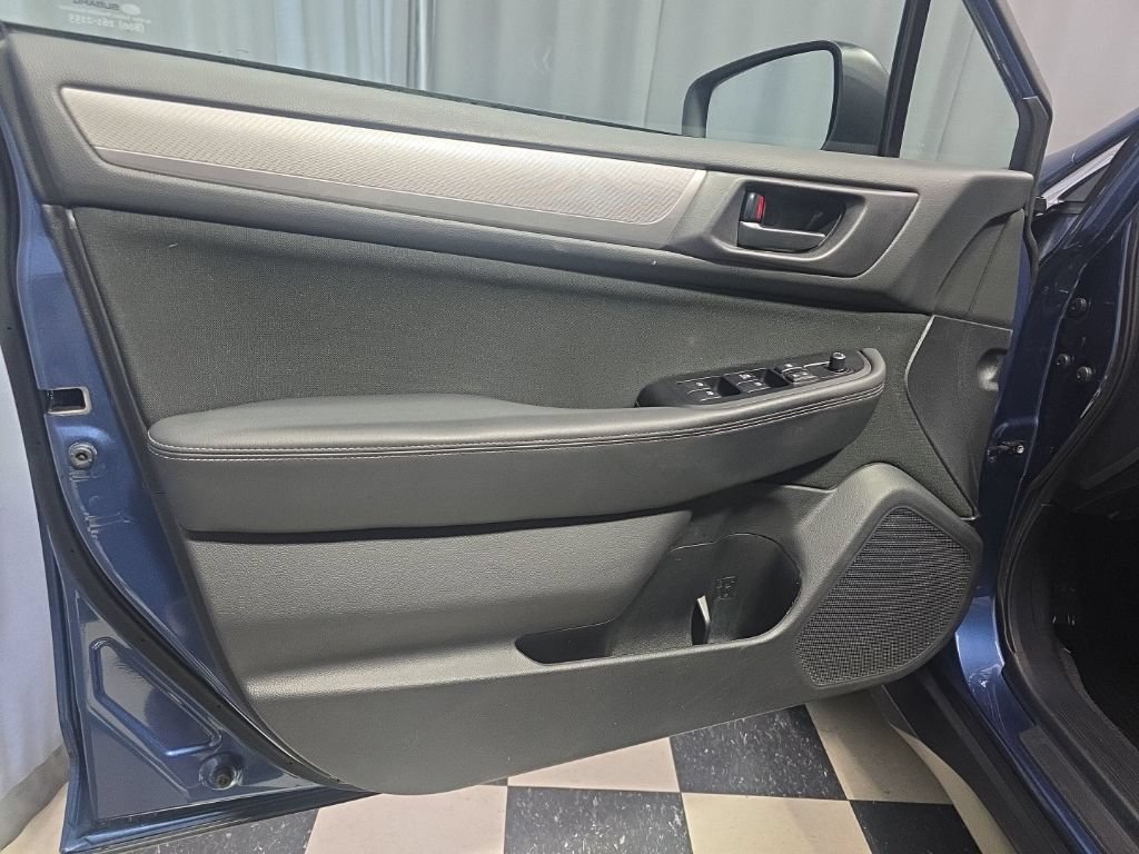 Used 2019 Subaru Outback 2.5i AWD/4WD image 16