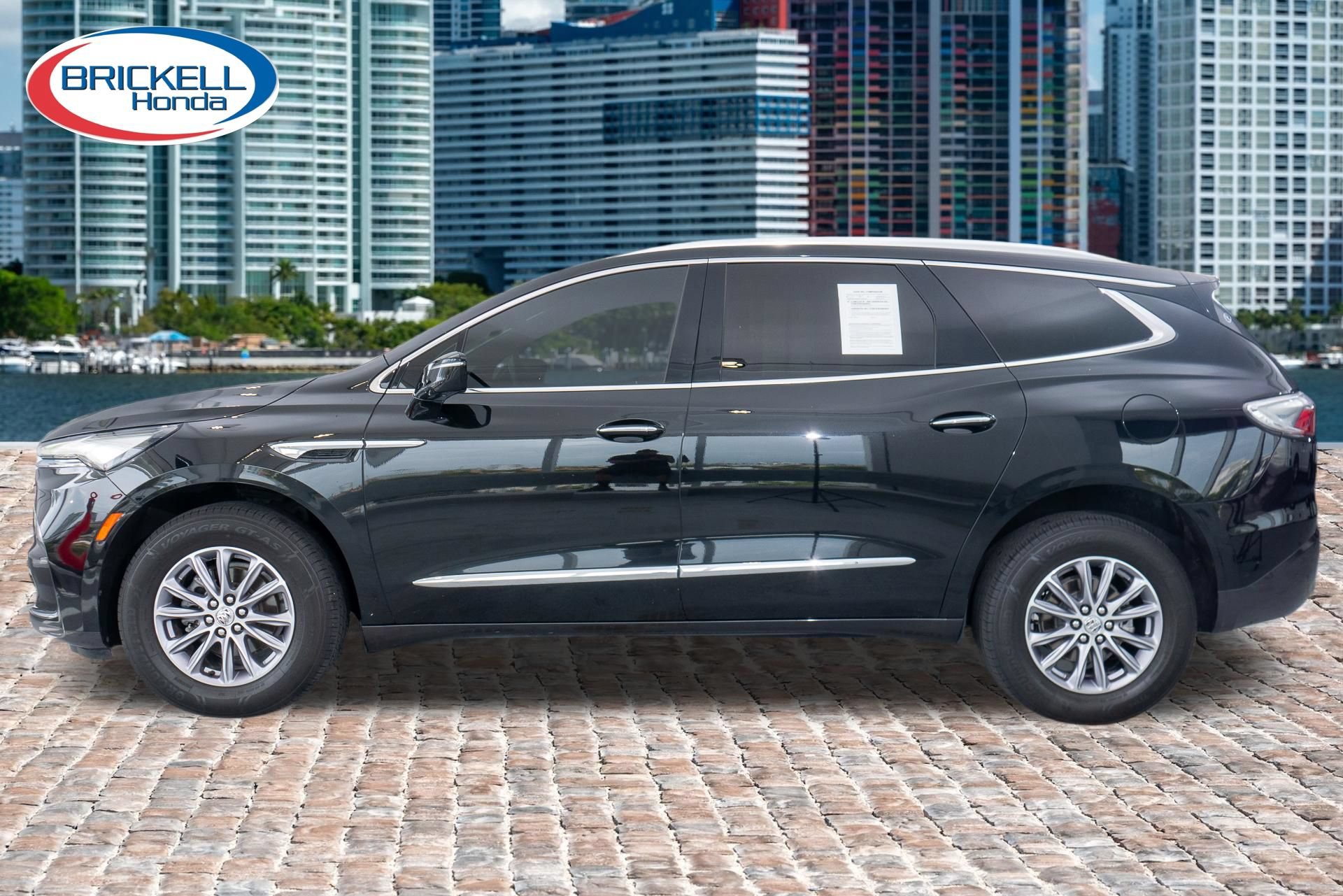 Used 2024 Buick Enclave Essence w/ Technology Package FWD image 4