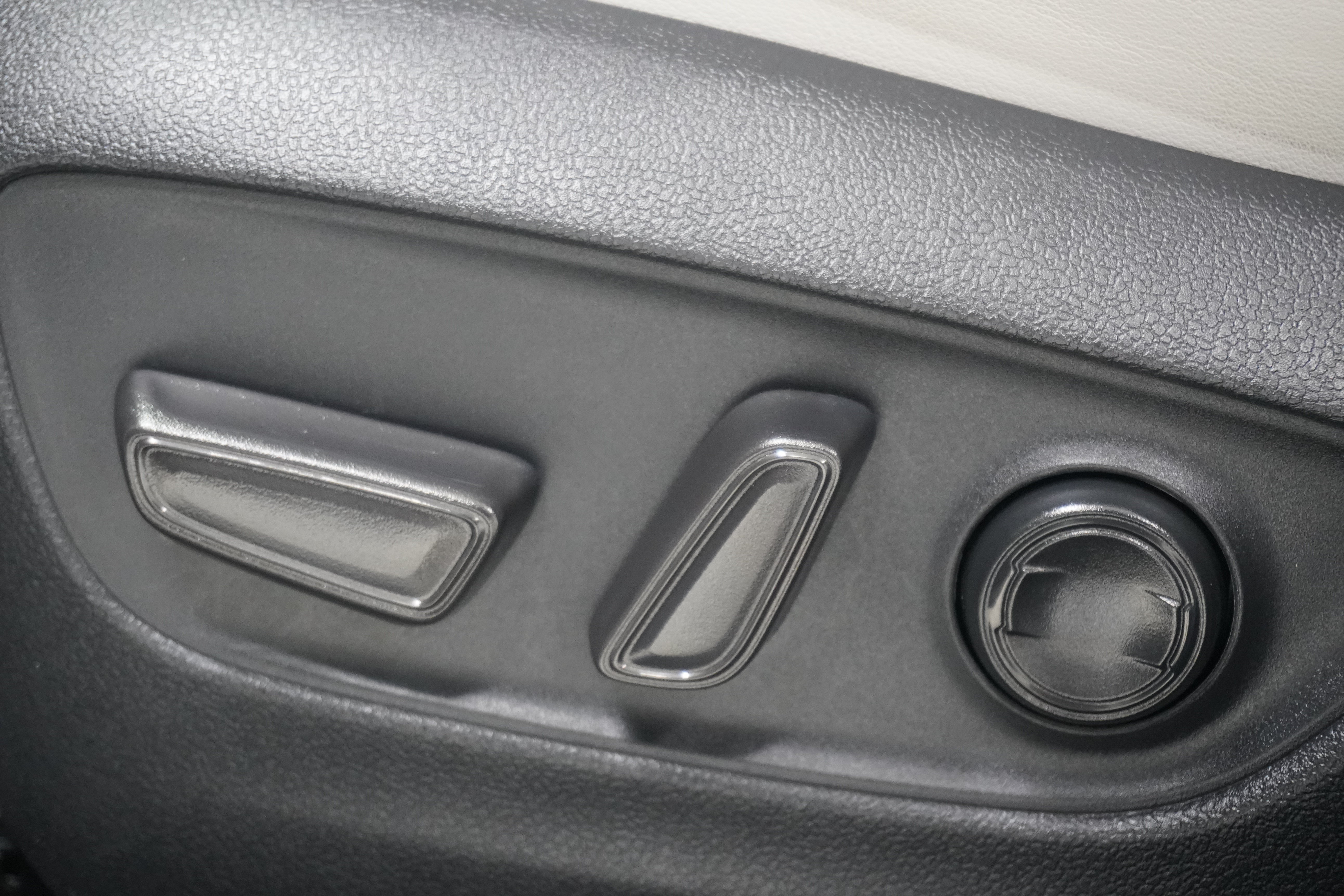 Used 2023 Toyota RAV4 Limited FWD image 15