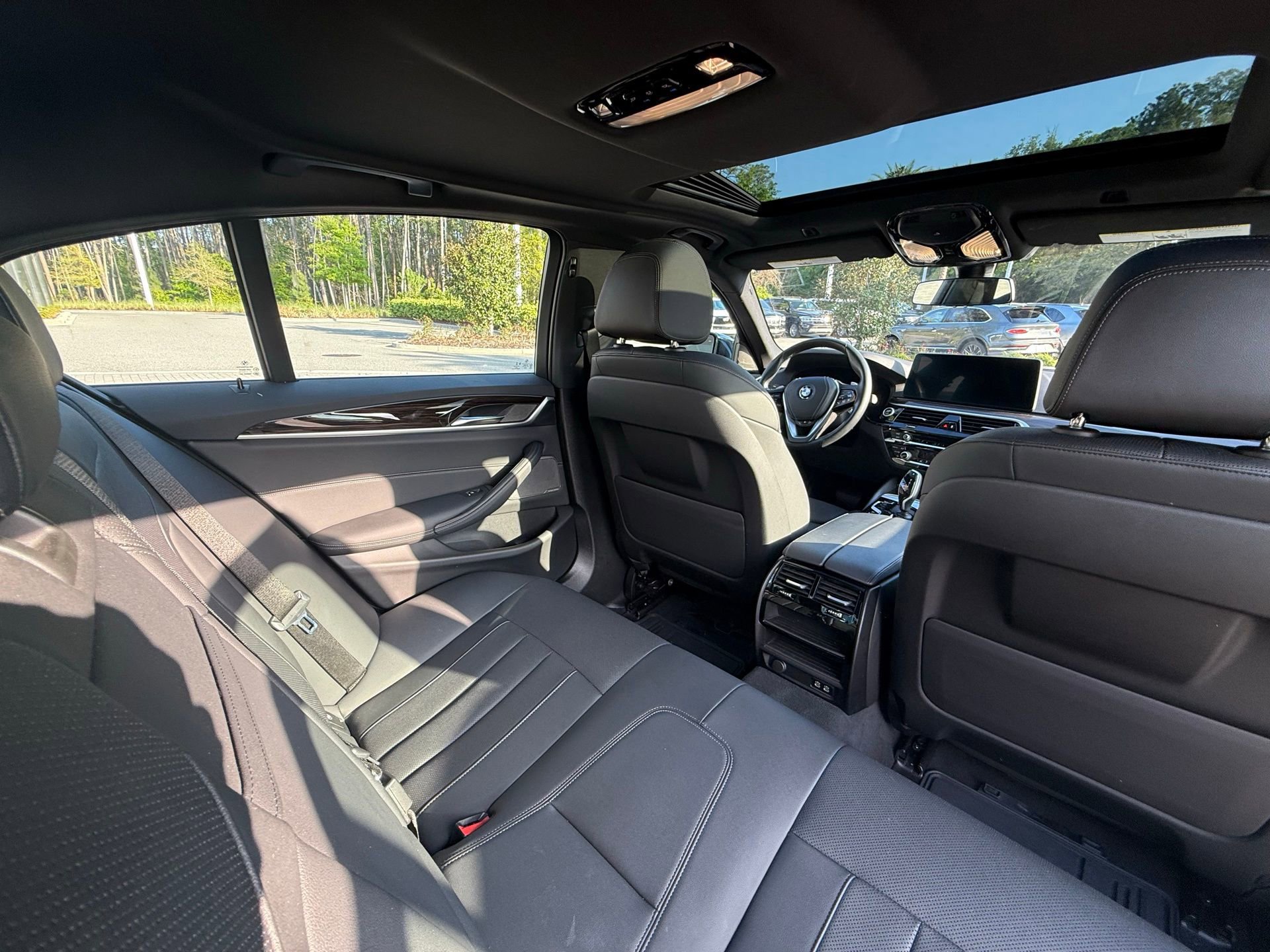 Used 2023 BMW 530e xDrive w/ Premium Package image 21